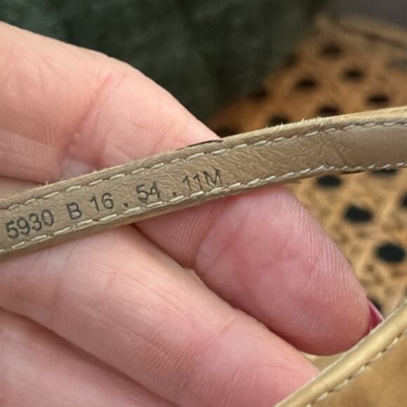 Tory Burch Marion Tan Quilted T-Strap Sandals - Picture 4 of 5